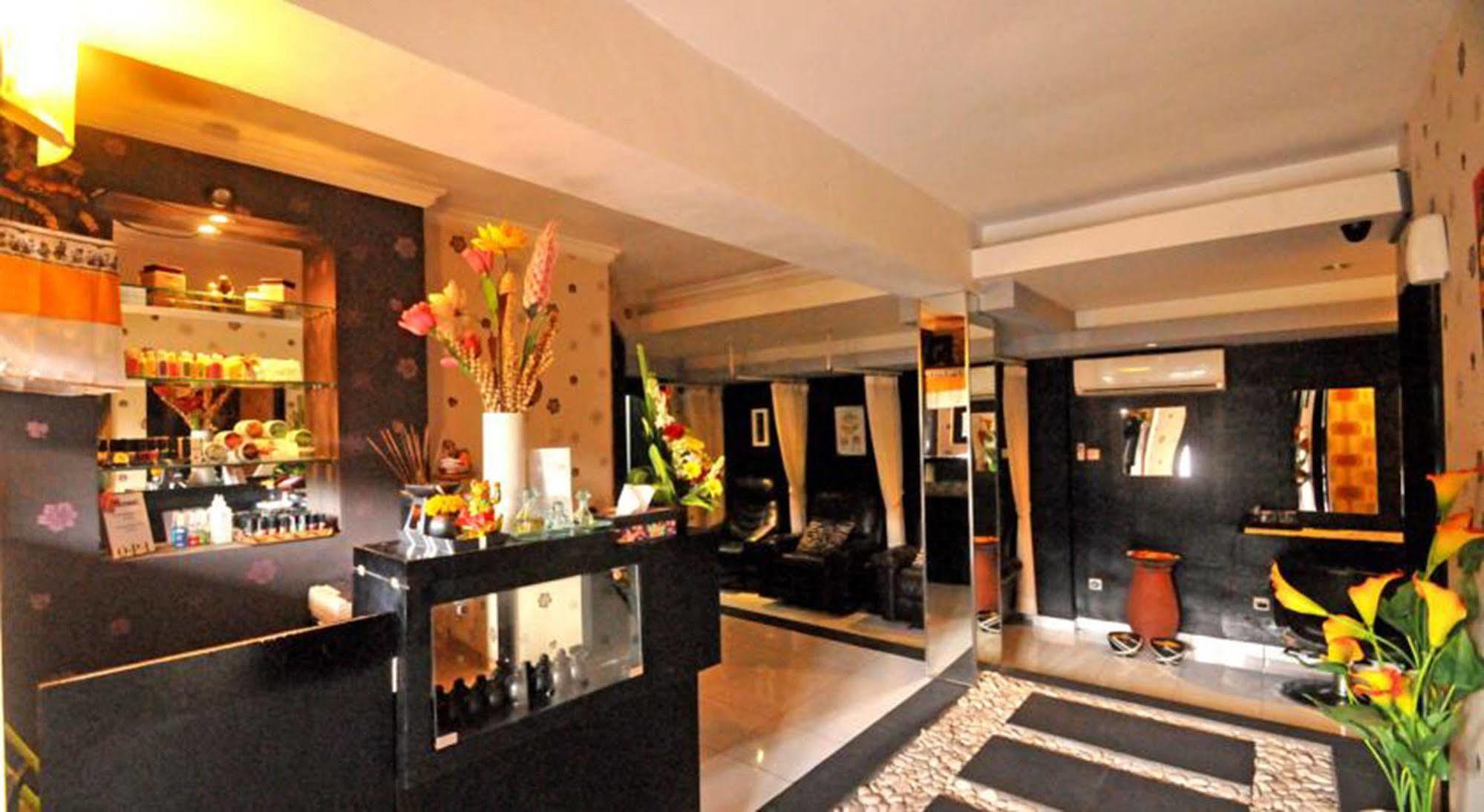 Arya Hotel & Spa Кута Екстериор снимка